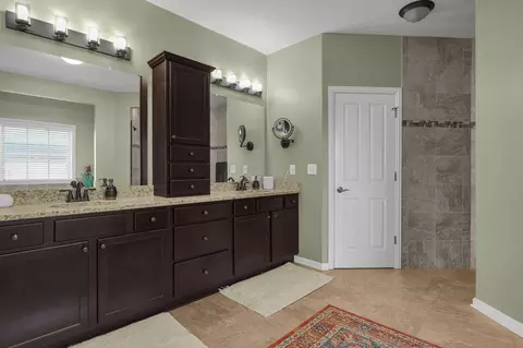 Bath - 5797 Glendavon Loop, Dublin, OH 43016 photo 6 of 9