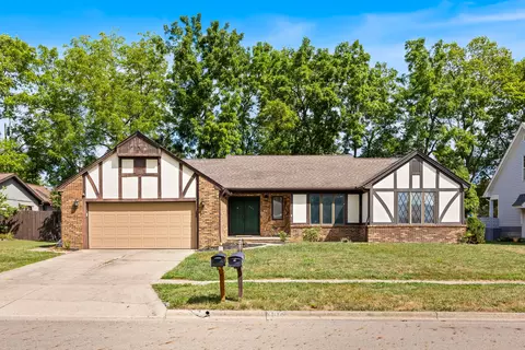 386 Lawnwood Dr, Circleville, OH 43113