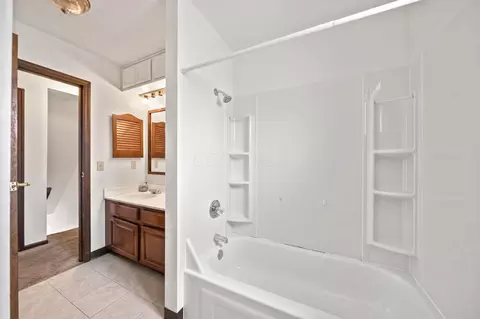 Bath - 7899 Sethwick Rd, Dublin, OH 43016 photo 6 of 6