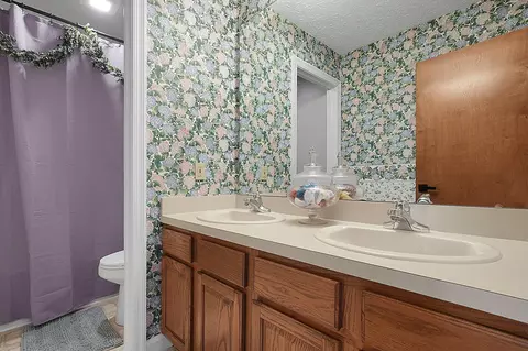 Bath - 349 Chatham Rd, Circleville, OH 43113 photo 4 of 5