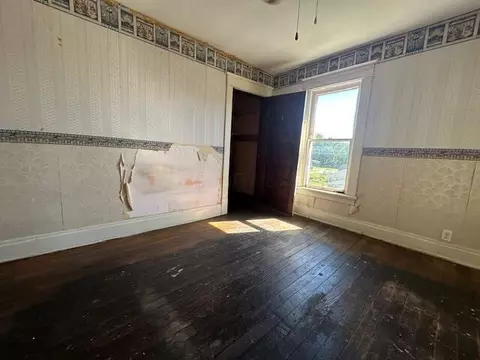Bedroom - 1150 3rd St, Logan, OH 43138 photo 2 of 3