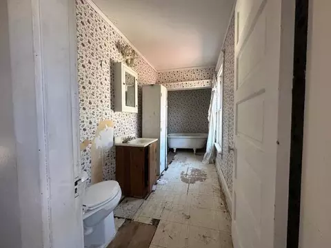 Bath - 1150 3rd St, Logan, OH 43138 photo 1 of 2