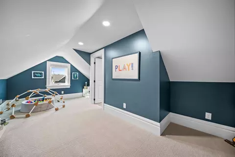 Entry Way - 247 E Deshler Ave, Columbus, OH 43206 photo 6 of 8