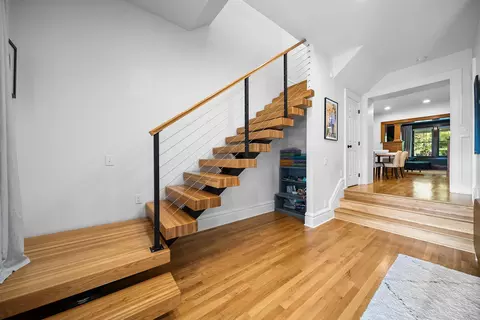 Entry Way - 247 E Deshler Ave, Columbus, OH 43206 photo 3 of 8