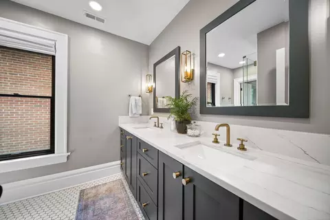 Bath - 247 E Deshler Ave, Columbus, OH 43206 photo 2 of 7