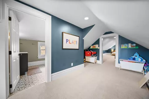 Entry Way - 247 E Deshler Ave, Columbus, OH 43206 photo 7 of 8