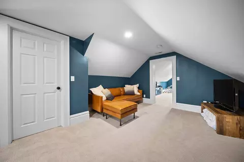 Entry Way - 247 E Deshler Ave, Columbus, OH 43206 photo 5 of 8