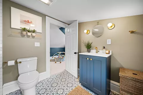 Bath - 247 E Deshler Ave, Columbus, OH 43206 photo 6 of 7