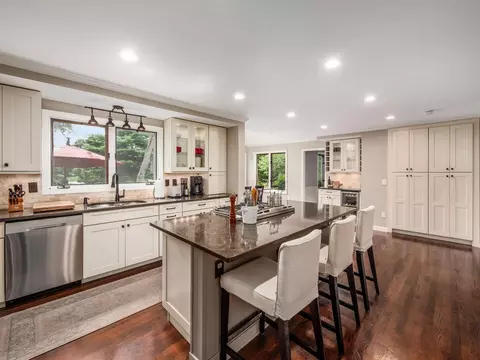 Kitchen - 4849 Chatelaine Dr, Dublin, OH 43017 photo 5 of 6