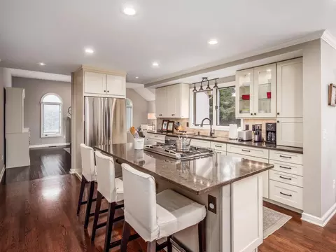 Kitchen - 4849 Chatelaine Dr, Dublin, OH 43017 photo 3 of 6