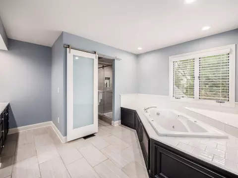Bath - 4849 Chatelaine Dr, Dublin, OH 43017 photo 4 of 8