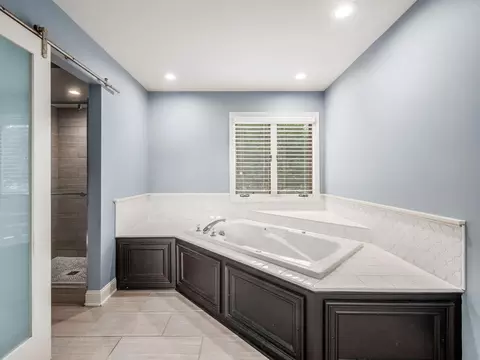 Bath - 4849 Chatelaine Dr, Dublin, OH 43017 photo 2 of 8