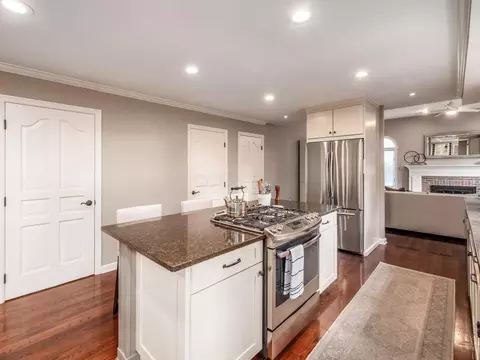 Kitchen - 4849 Chatelaine Dr, Dublin, OH 43017 photo 4 of 6