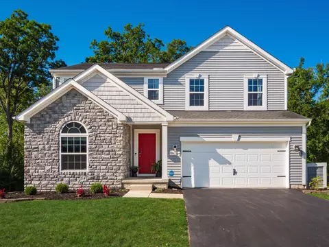 8723 Hawks Grove Ct, Lewis Center, OH 43035