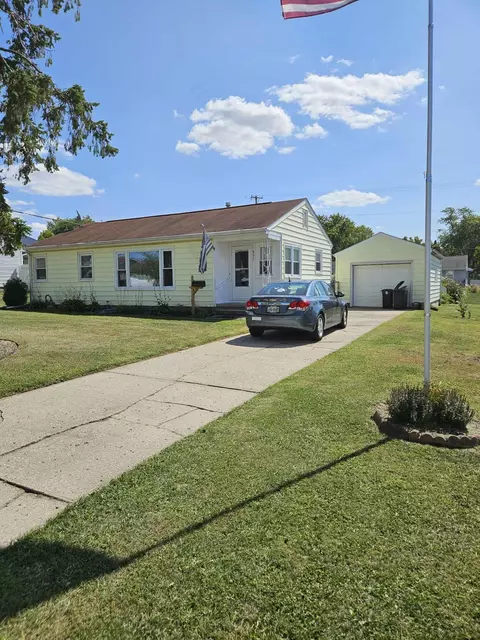 851 Crescent Dr, Urbana, OH 43078
