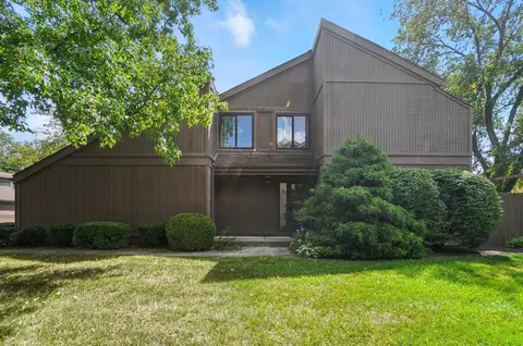 2113 Willowick Dr, Columbus, OH 43229