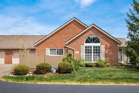 6808 Newrock Dr #18, New Albany, OH 43054