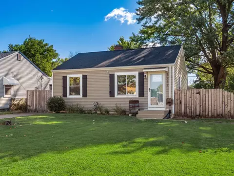 2712 Homecroft Dr, Columbus, OH 43211