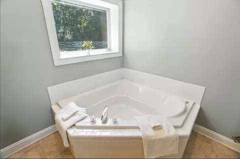 Bath - 5880 Urbana Rd, Springfield, OH 45502 photo 5 of 6