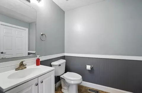 Entry Way - 5880 Urbana Rd, Springfield, OH 45502 photo 5 of 13