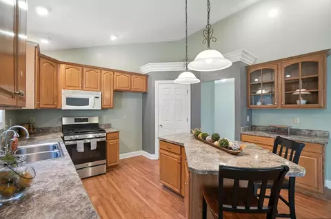 Kitchen - 5880 Urbana Rd, Springfield, OH 45502 photo 5 of 6