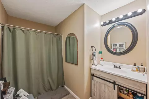 Bath - 357 Franconia Ave, Marion, OH 43302 photo 1 of 1