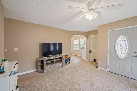 Entry Way - 357 Franconia Ave, Marion, OH 43302 photo 1 of 2