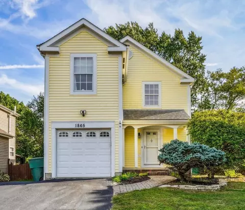 1865 Weather Stone Ln, Columbus, OH 43235