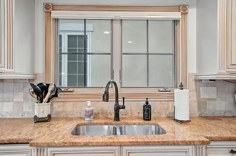 Kitchen - 3258 River Highlands Way, Dublin, OH 43017 photo 7 of 11