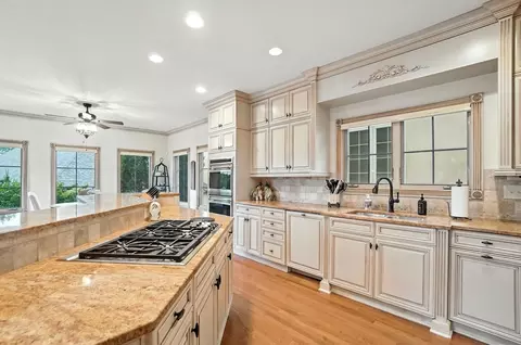 Kitchen - 3258 River Highlands Way, Dublin, OH 43017 photo 4 of 11