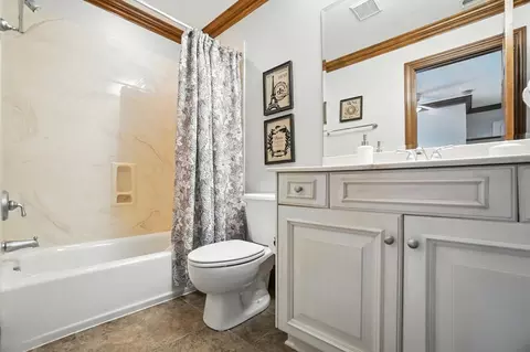 Bath - 3258 River Highlands Way, Dublin, OH 43017 photo 8 of 11