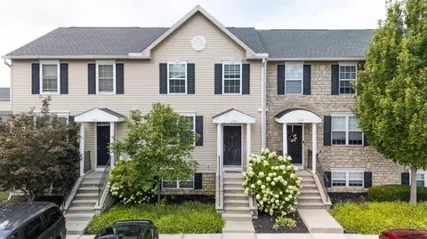 355 Oxford Oak Dr, Blacklick, OH 43004