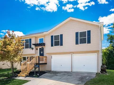 207 Sunset Dr S, Johnstown, OH 43031