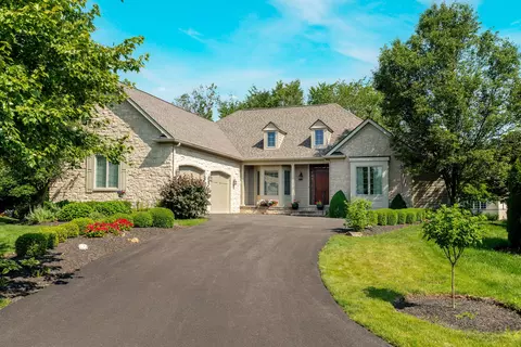 6050 Whitney Woods Ct, Columbus, OH 43213