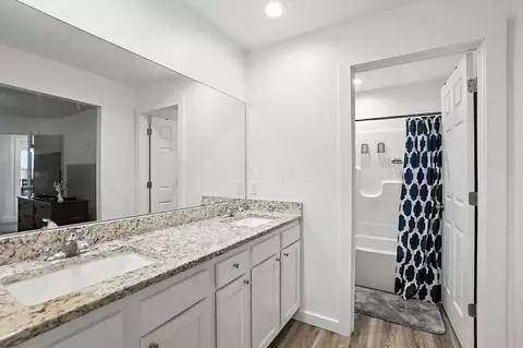 Bath - 721 E Mccreight Ave, Springfield, OH 45503 photo 1 of 2