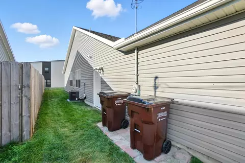 Exterior - 721 E Mccreight Ave, Springfield, OH 45503 photo 4 of 9