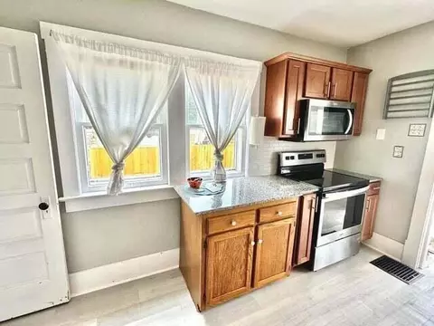 Kitchen - 284 Everett Ave, Newark, OH 43055 photo 1 of 4