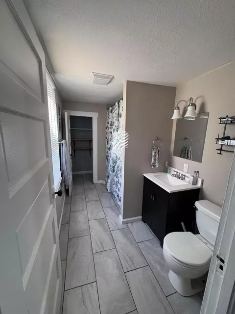 Bath - 284 Everett Ave, Newark, OH 43055 photo 2 of 2
