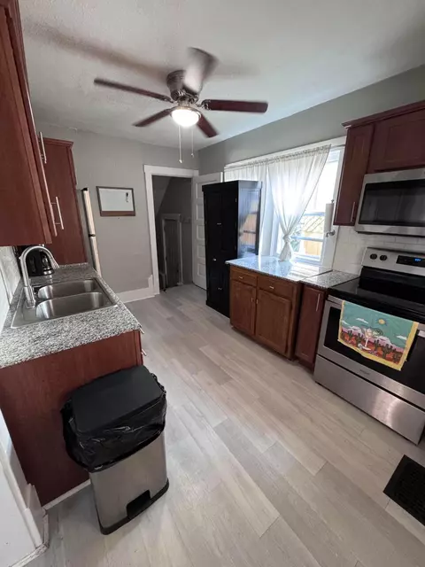 Kitchen - 284 Everett Ave, Newark, OH 43055 photo 3 of 4