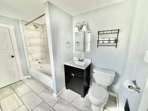 Bath - 284 Everett Ave, Newark, OH 43055 photo 1 of 2