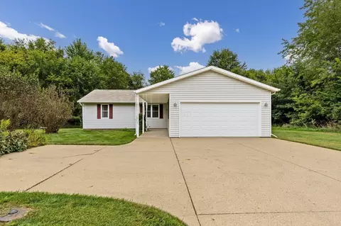 1500 Apple Valley Dr, Howard, OH 43028