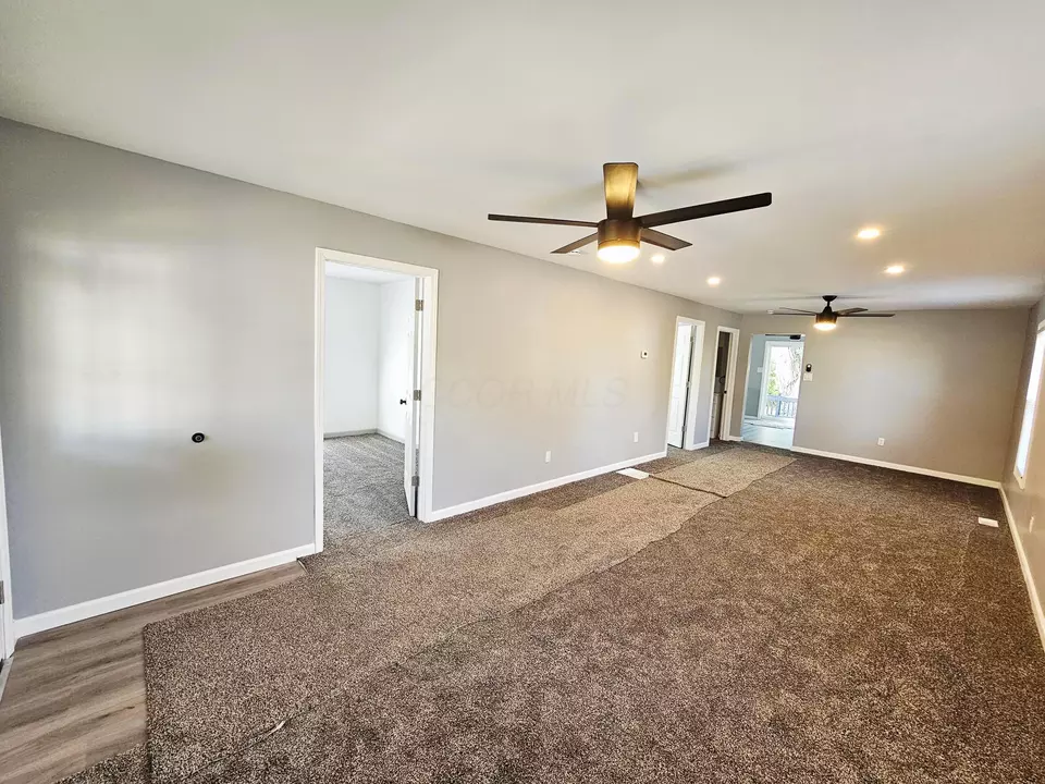 Living - 321 Worley St, Washington Court House, OH 43160 photo 2 of 4