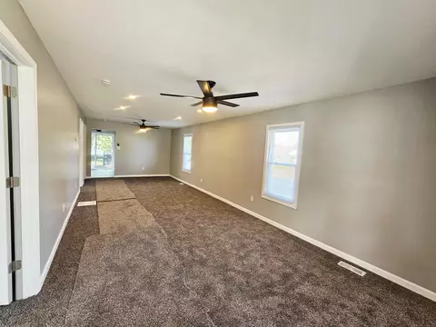 Living - 321 Worley St, Washington Court House, OH 43160 photo 1 of 4