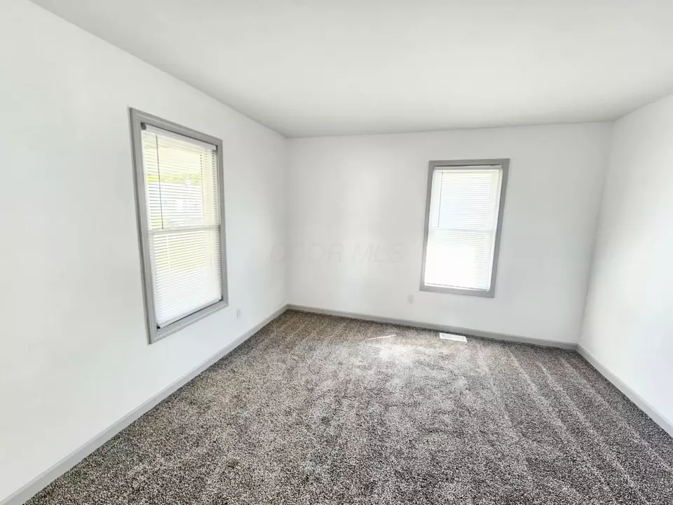 Bedroom - 321 Worley St, Washington Court House, OH 43160 photo 3 of 4
