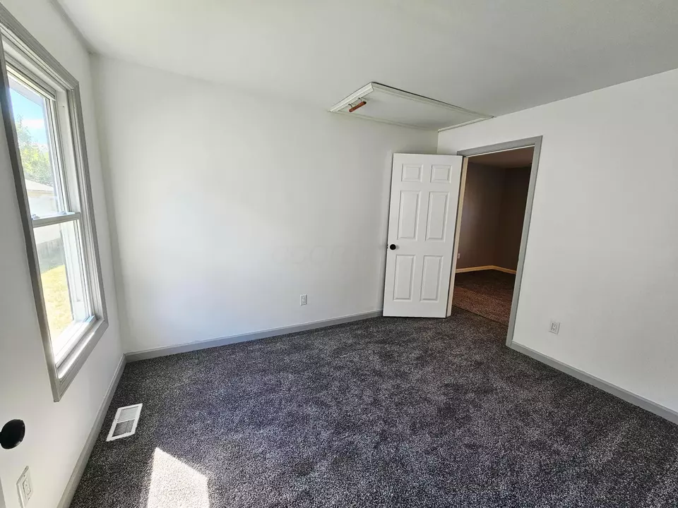 Bedroom - 321 Worley St, Washington Court House, OH 43160 photo 2 of 4