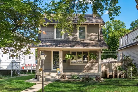 992 Palmer Rd, Columbus, OH 43212