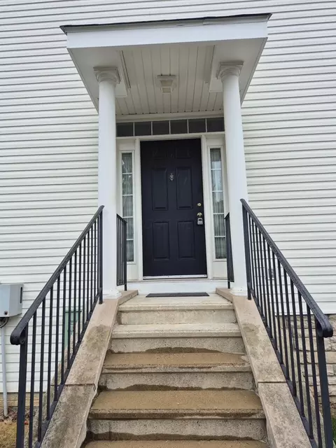 400 Oxford Oak Dr, Blacklick, OH 43004