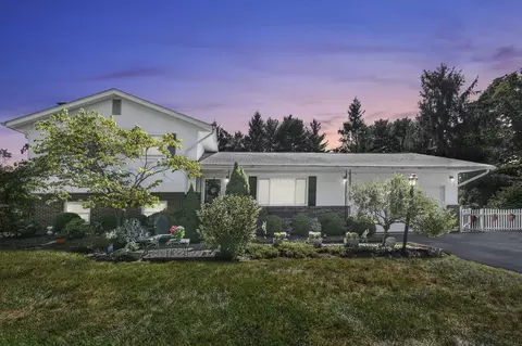 90 Lorraine Blvd, Pickerington, OH 43147
