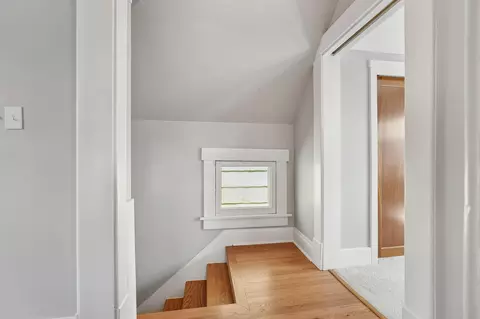 Entry Way - 162 E 2nd Ave, Columbus, OH 43201 photo 2 of 3