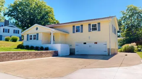 587 Walnut Dr N, Mansfield, OH 44904